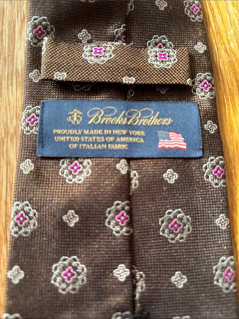 Brooks Brothers Brown Silk Tie with Pink and Gray Medallions